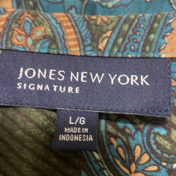 $6 three top bundle. Jones New York Signature blouses. - Picture 3 of 9